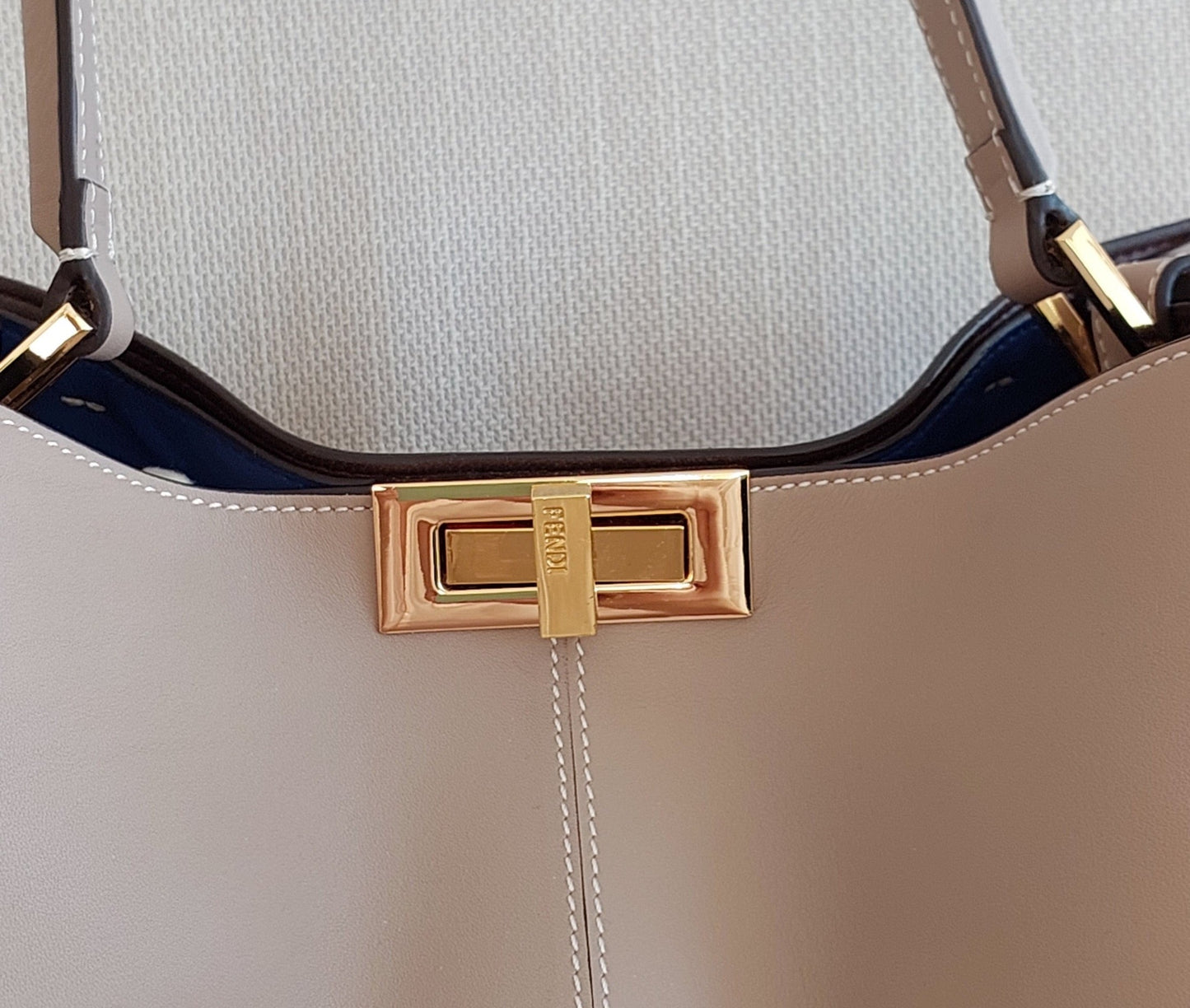 Woman Handbag Vintage Large Tote Fendi Preloved Pre-owned Peekaboo Beige Color Leather