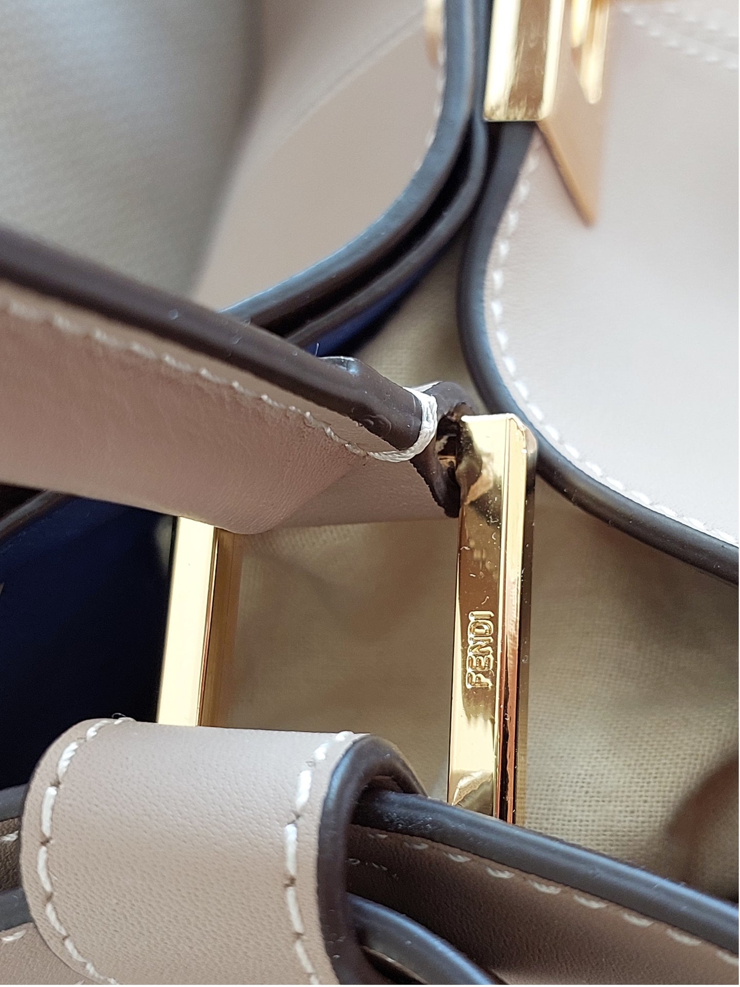 Woman Handbag Vintage Large Tote Fendi Preloved Pre-owned Peekaboo Beige Color Leather