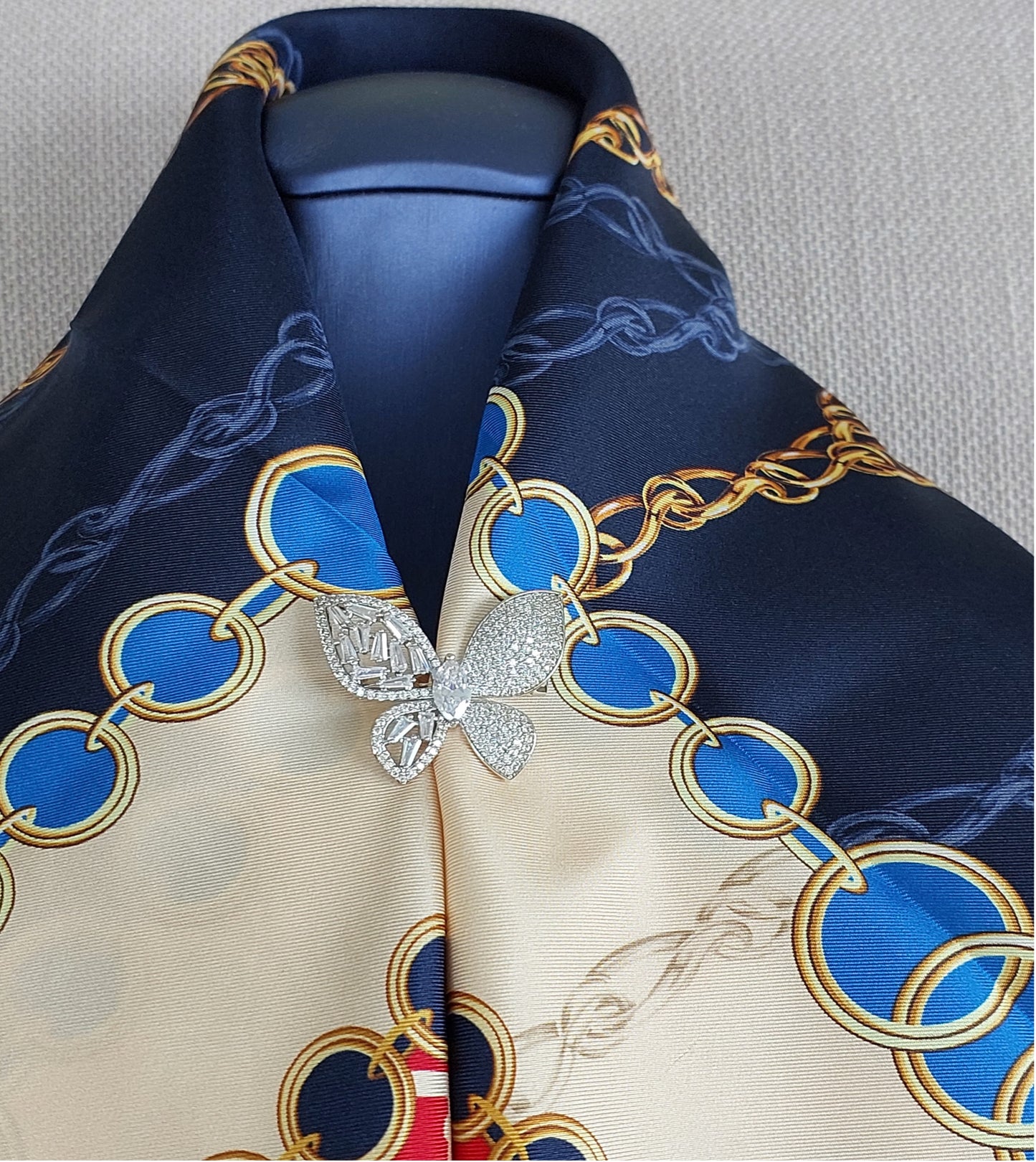 Great Gift 2PCS for Woman Silk Scarf and Zirconia Butterfly Brooch Chain Print Blue Red Yellow Colors Box Packaging