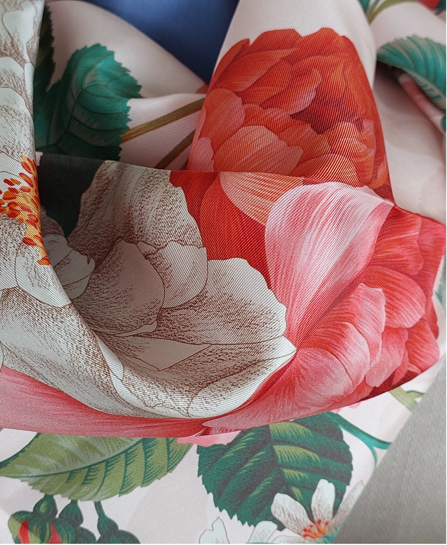 Great Gift 2PCS for Woman Silk Scarf and Zirconia Pearl Brooch Flower Print Pink Green Colors Box Packaging
