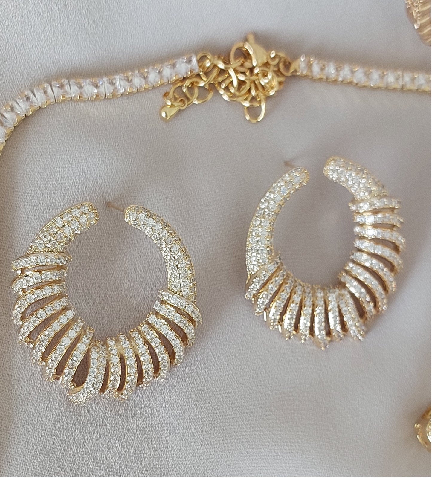 Great Gift Jewelry Set 4 pieces Bracelet Necklace Earrings Ring Semi Circles Design Yellow Gold White Diamond Zircon Gift box