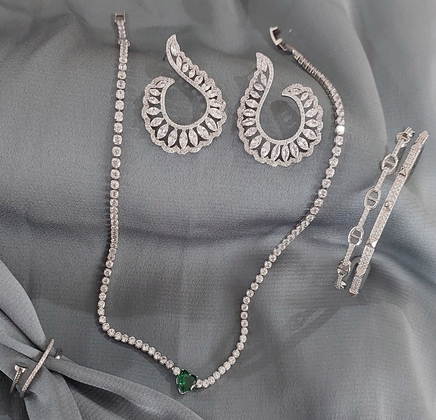 Jewelry Set 4 pieces Bracelet Necklace Earrings Ring Fashion Designer Style White Gold Color Diamond Emerald Zircon Great Gift