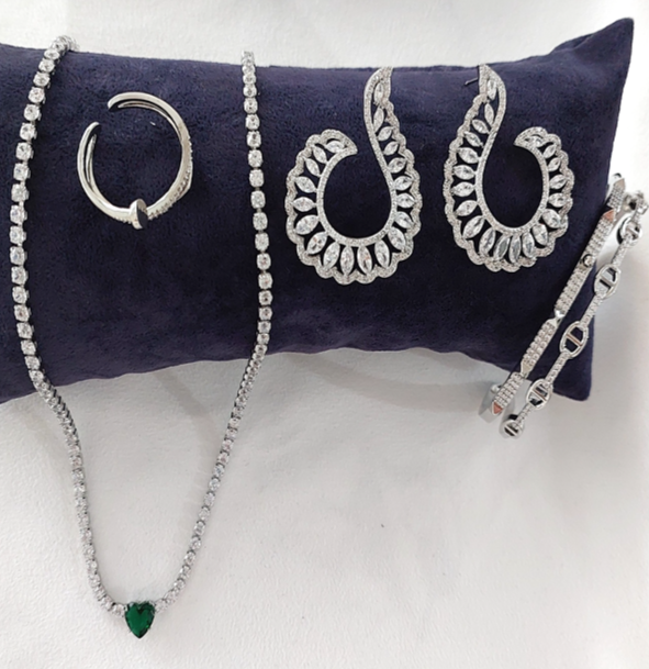 Jewelry Set 4 pieces Bracelet Necklace Earrings Ring Fashion Designer Style White Gold Color Diamond Emerald Zircon Great Gift