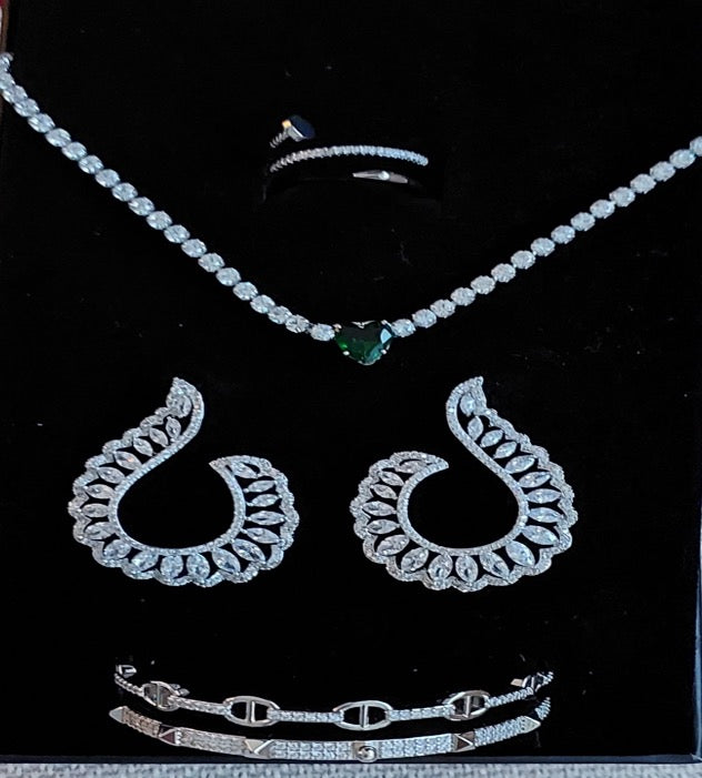 Jewelry Set 4 pieces Bracelet Necklace Earrings Ring Fashion Designer Style White Gold Color Diamond Emerald Zircon Great Gift