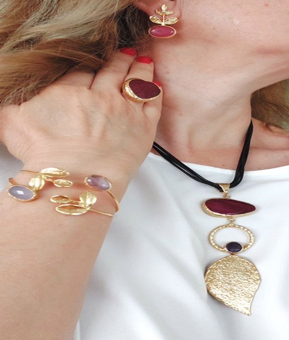 Jewelry Set Necklace Earrings Ring Bracelet Handmade Gemstones Red Agate Stones and Gold Pendant Great Gift for Woman 4 pieces
