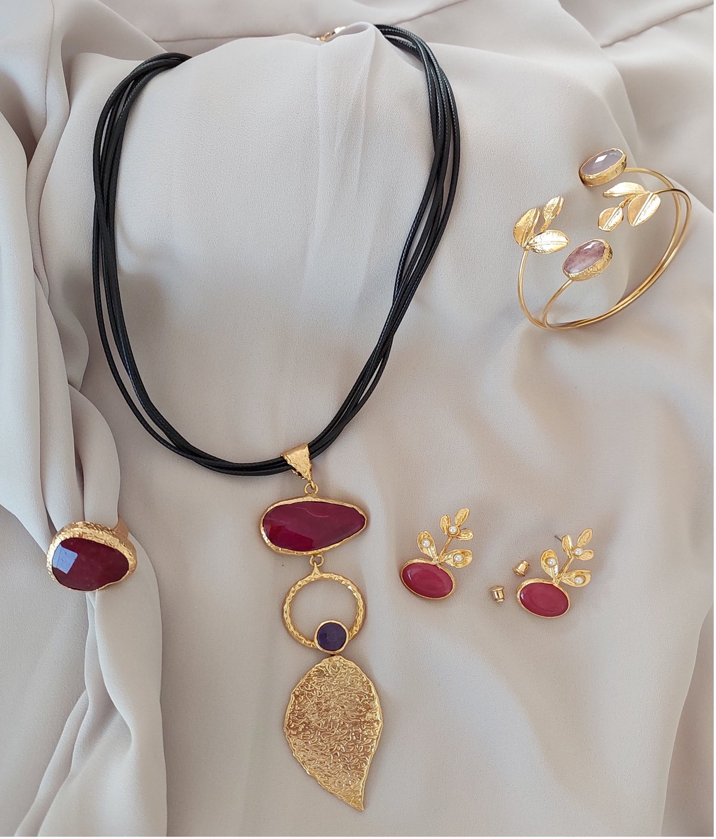 Jewelry Set Necklace Earrings Ring Bracelet Handmade Gemstones Red Agate Stones and Gold Pendant Great Gift for Woman 4 pieces