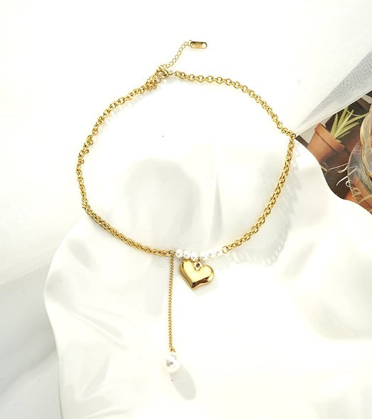 Necklace Pendant Heart shape with Pearls Color Gold