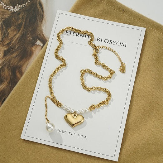 Necklace Pendant Heart shape with Pearls Color Gold