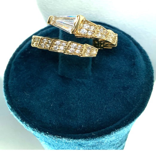 Ring Fashion Snake Shape White Color Zirconia 3AAA