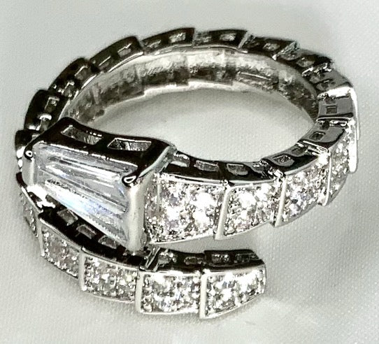 Ring Fashion Snake Shape White Color Zirconia 3AAA
