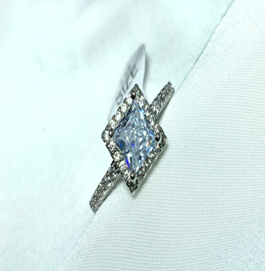 Ring Diamond Princess Cut White Color Zirconia 3AAA