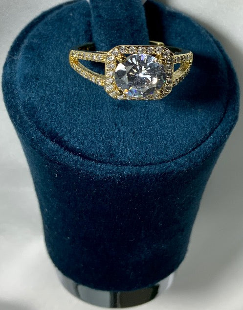 Ring Diamond Round Cut Gold Color Zirconia 3AAA