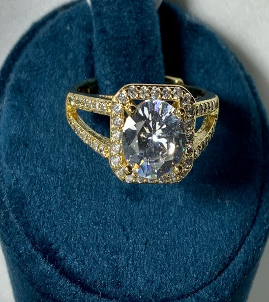 Ring Diamond Round Cut Gold Color Zirconia 3AAA