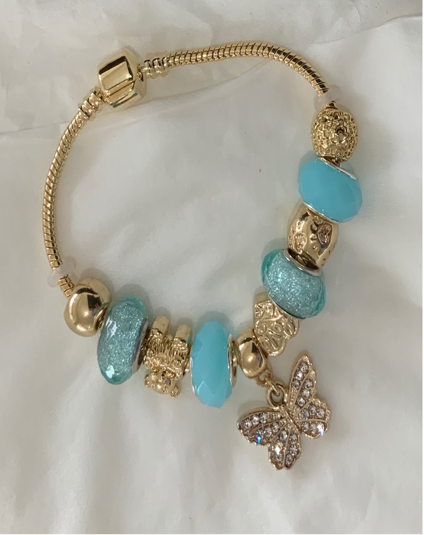Pulsera con abalorio para mujer, brazalete ajustable con perlas de aguamarina y mariposa de Color dorado