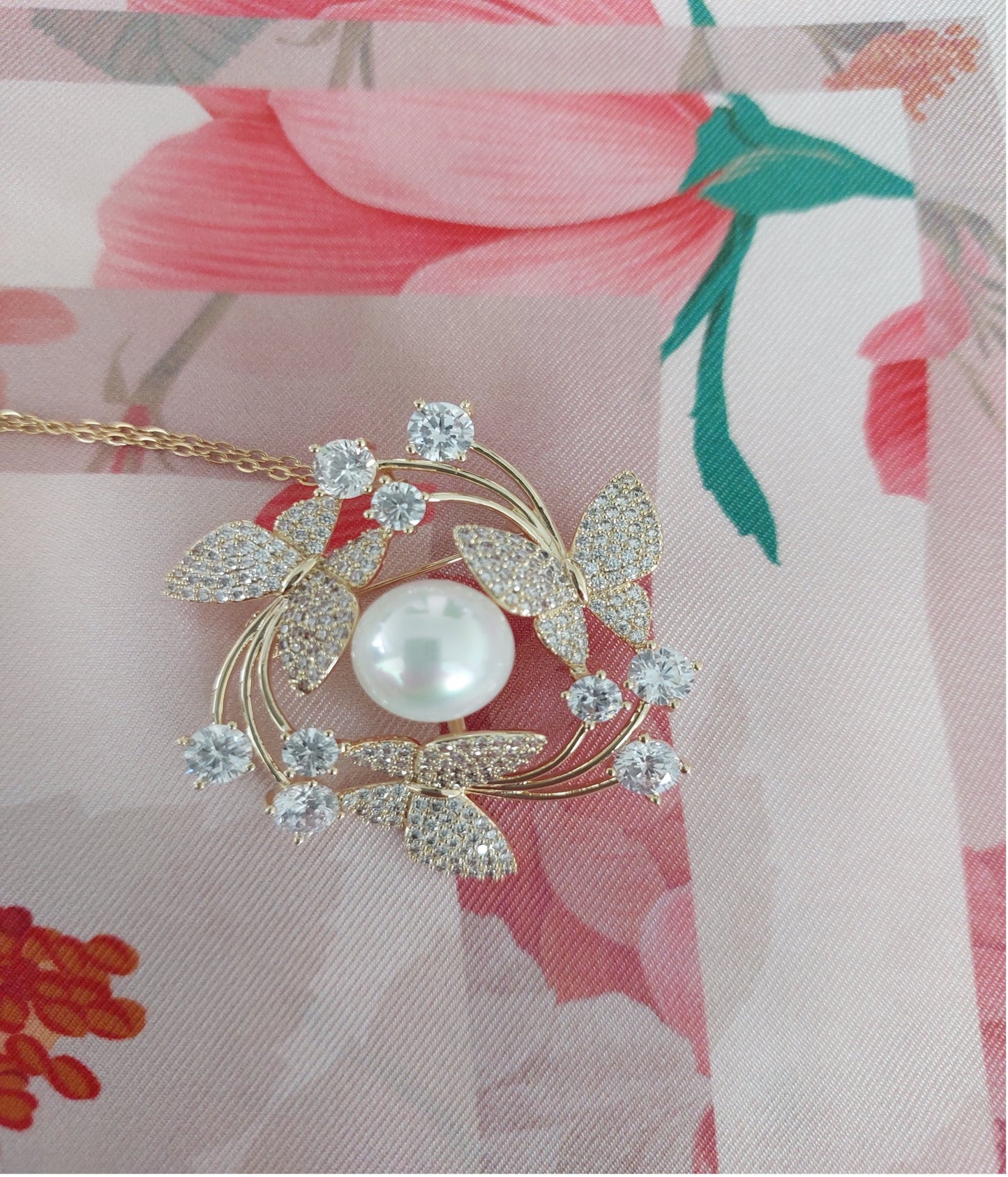 Broche Mariposas Perla Color Oro Circonitas