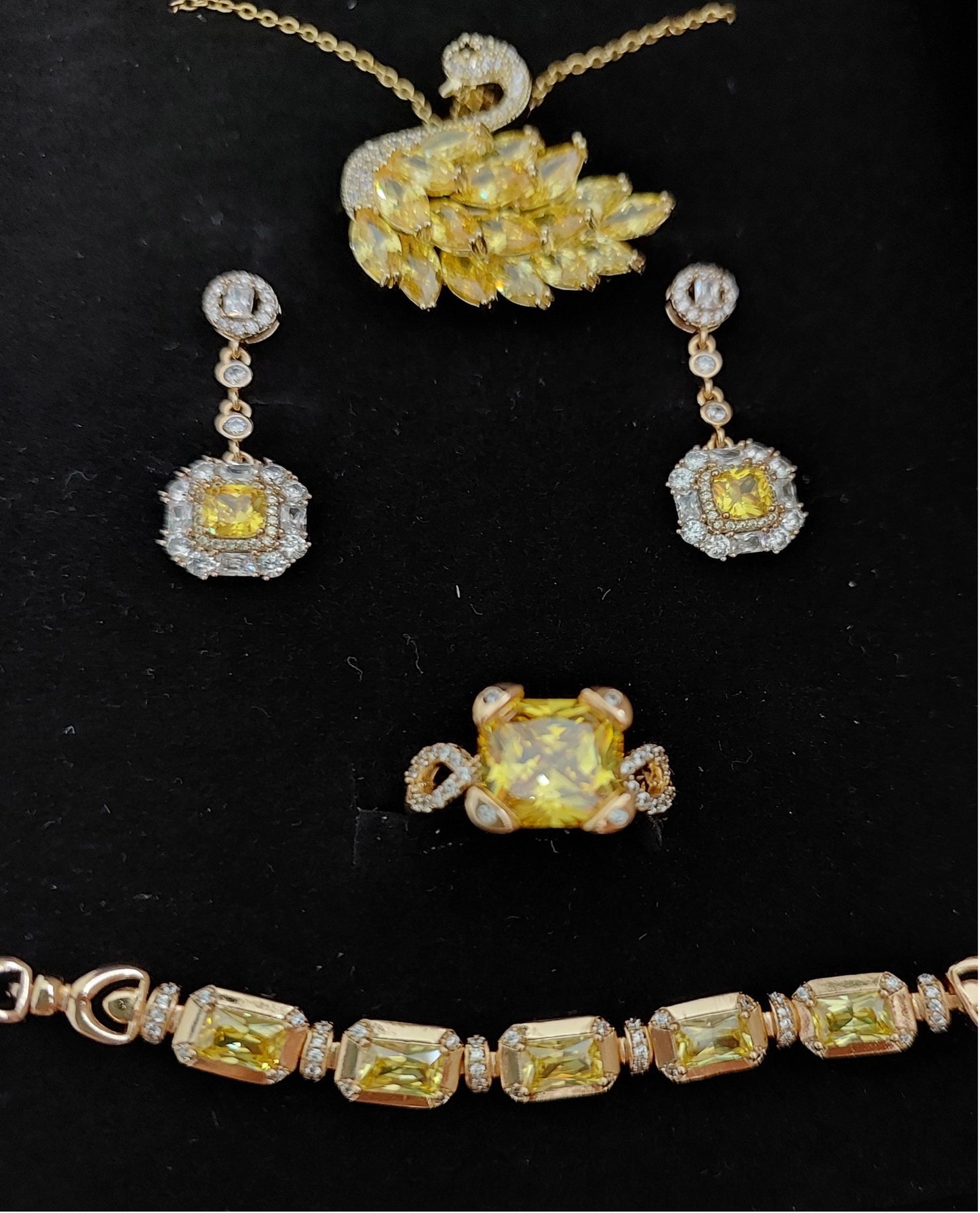 Ohrringe Multi-Circles Goldfarbe Zirkonia