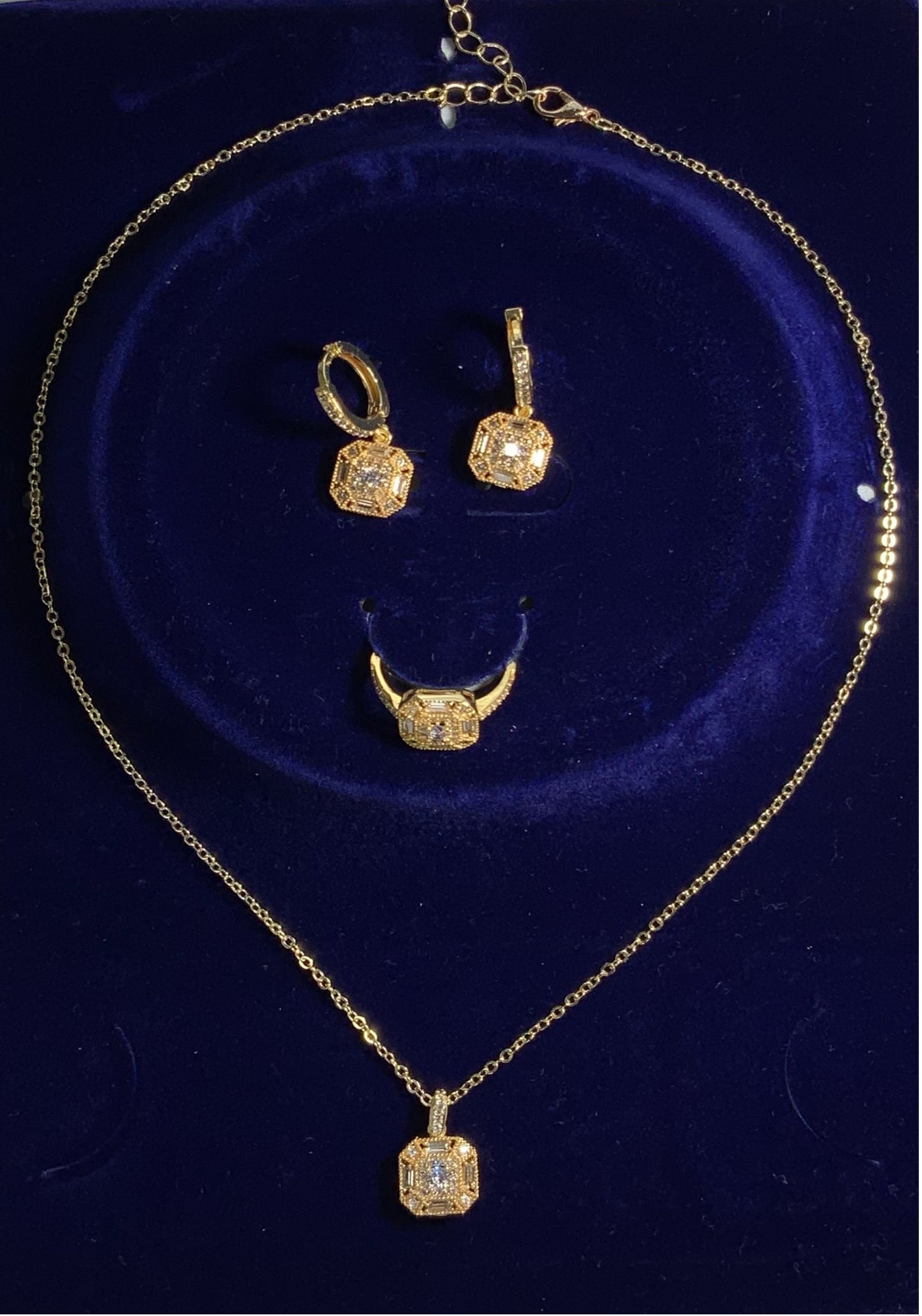 Conjunto de Joyas Circón Blanco Collar Anillo Pendientes