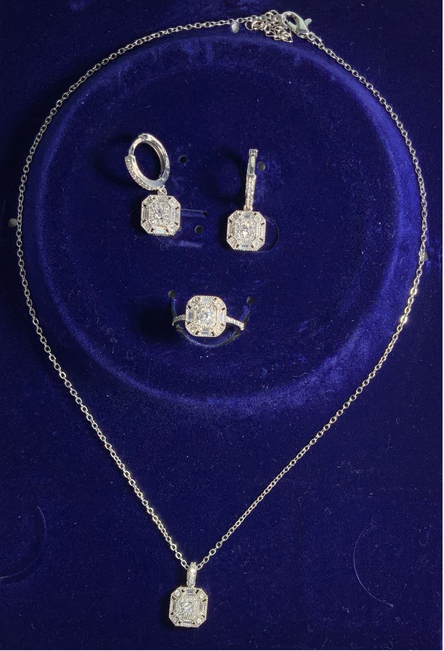 Conjunto de Joyas Circón Blanco Collar Anillo Pendientes