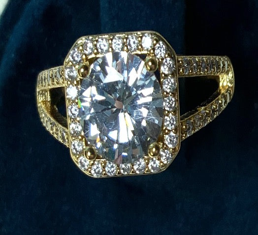 Ring Diamond Round Cut Gold Color Zirconia 3AAA