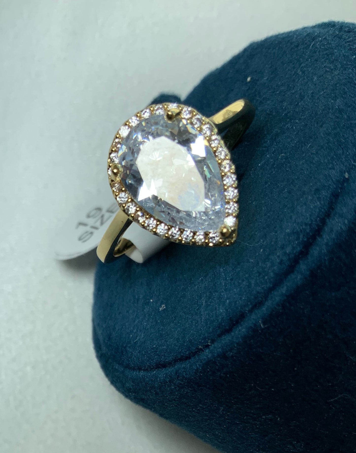 Ring Diamond Style Birnenform Goldfarbe Zirkon 3AAA