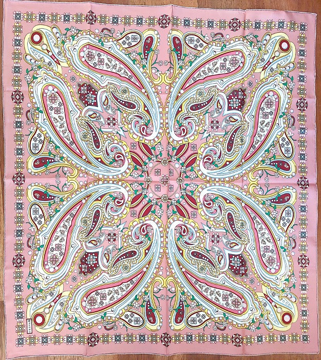 Geliebter Damenschal aus Seide Vintage "Palms Square" in Creme und Rot Burgunderfarben