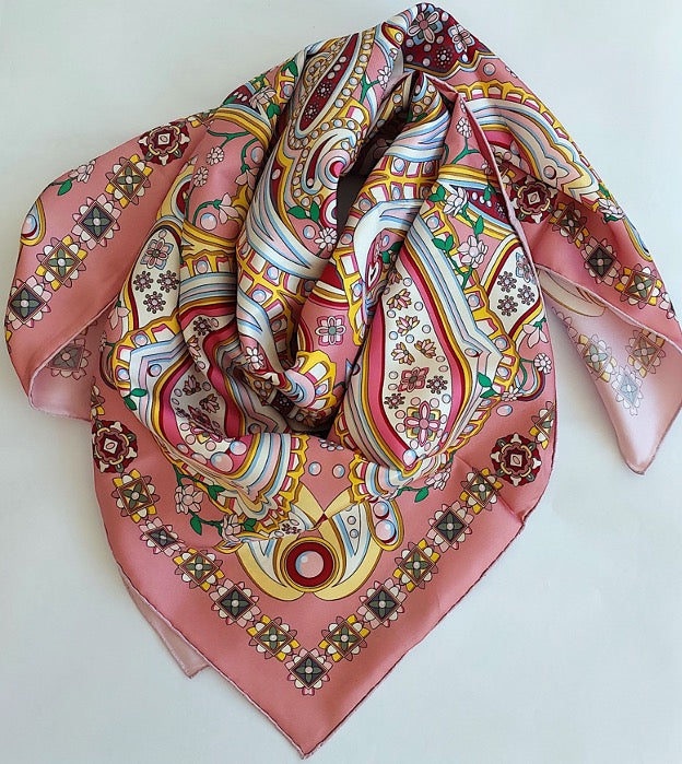 Geliebter Damenschal aus Seide Vintage "Palms Square" in Creme und Rot Burgunderfarben