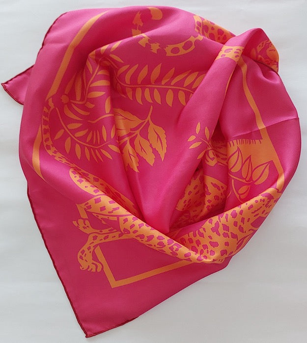 Geliebter Damenschal aus Seide Vintage "Palms Square" in Creme und Rot Burgunderfarben