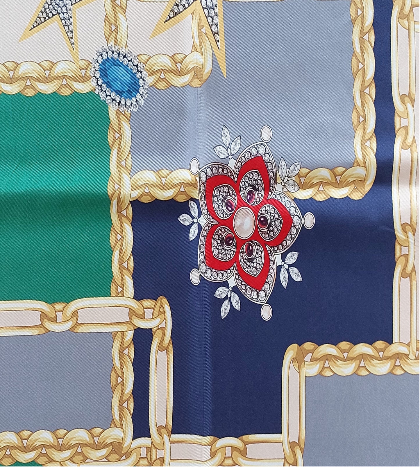Pañuelo de Mujer Pre-loved Seda Vintage "Cuadrado de Palmas" en Colores Crema y Rojo Burdeos