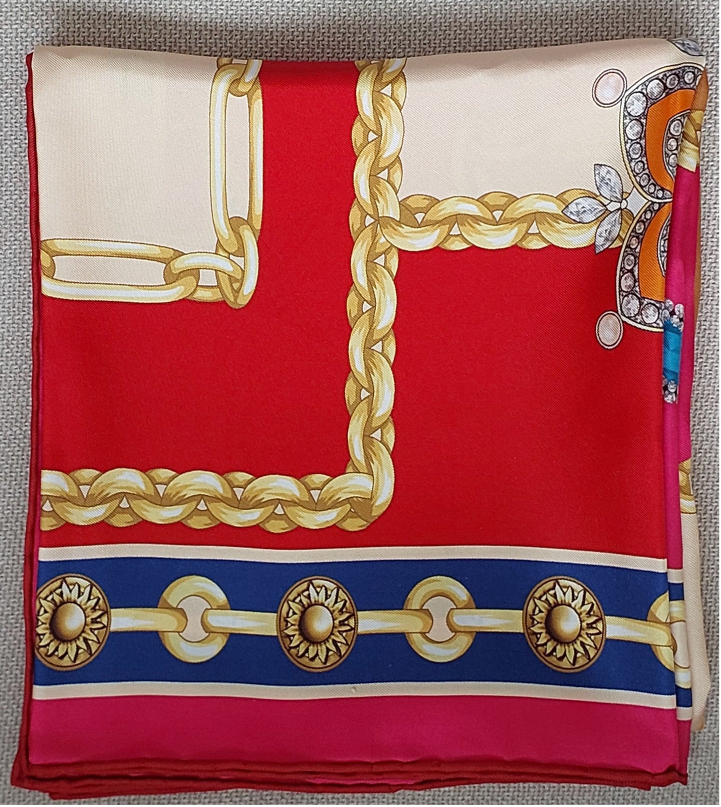 Pañuelo de Mujer Pre-loved Seda Vintage "Cuadrado de Palmas" en Colores Crema y Rojo Burdeos