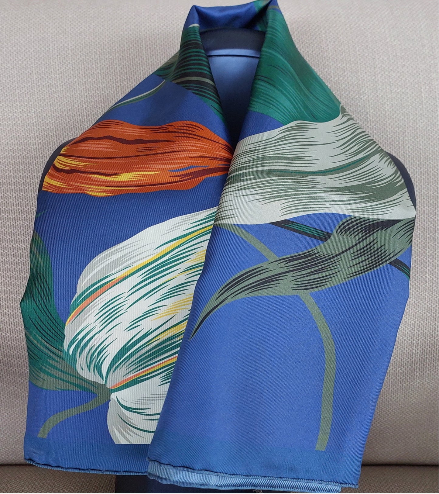 Pañuelo de Mujer Pre-loved Seda Vintage "Cuadrado de Palmas" en Colores Crema y Rojo Burdeos
