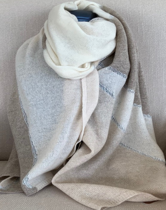 Chal 100% Cashmere Naturel Tonos Beige con Ribete Plata diseño Loro Piana