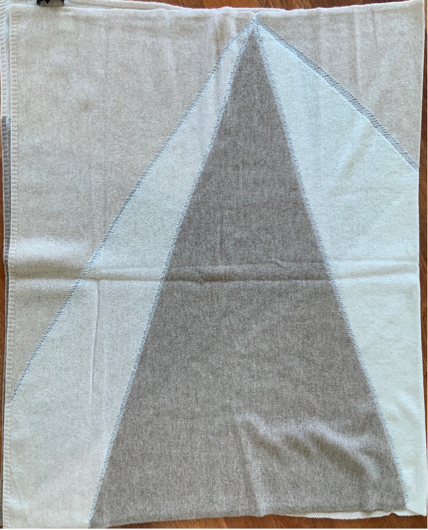 Chal 100% Cashmere Naturel Tonos Beige con Ribete Plata diseño Loro Piana