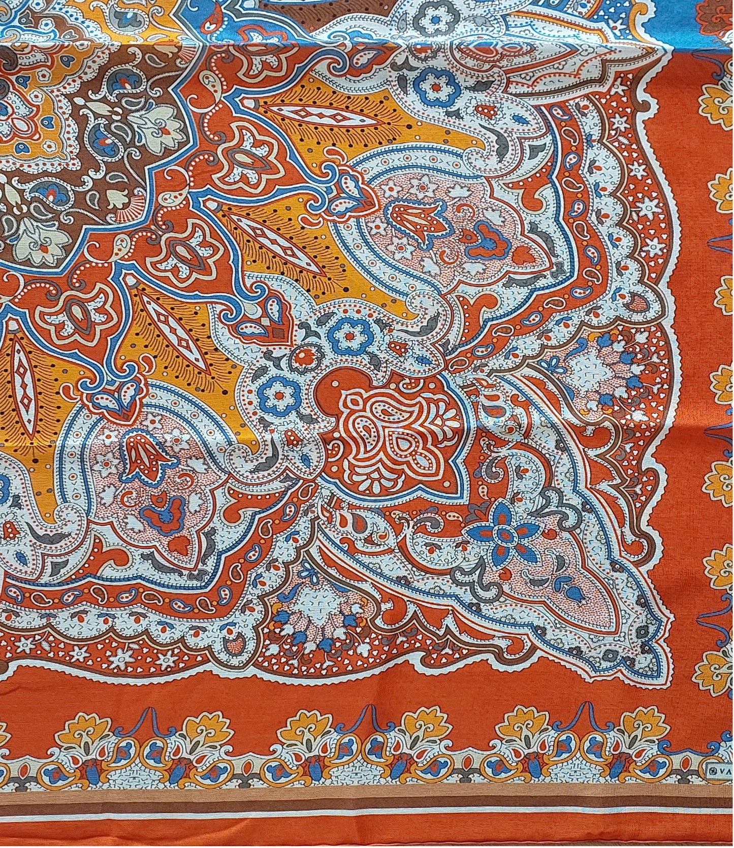 Geliebter Damenschal aus Seide Vintage "Palms Square" in Creme und Rot Burgunderfarben