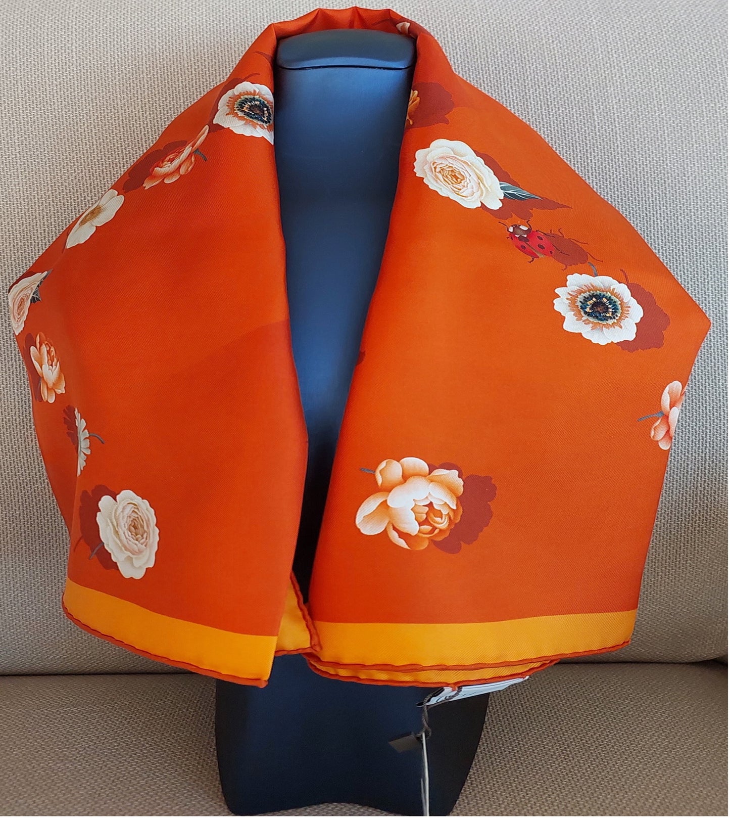 Geliebter Damenschal aus Seide Vintage "Palms Square" in Creme und Rot Burgunderfarben