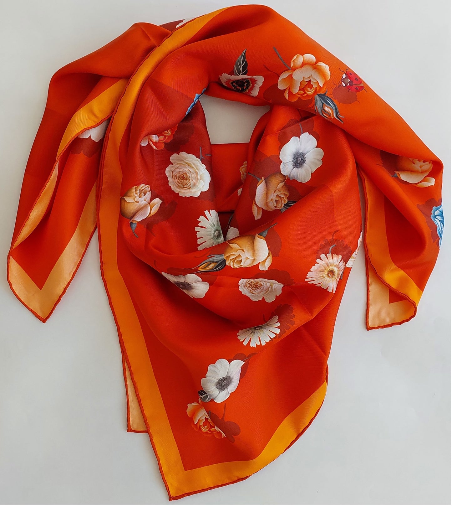 Geliebter Damenschal aus Seide Vintage "Palms Square" in Creme und Rot Burgunderfarben