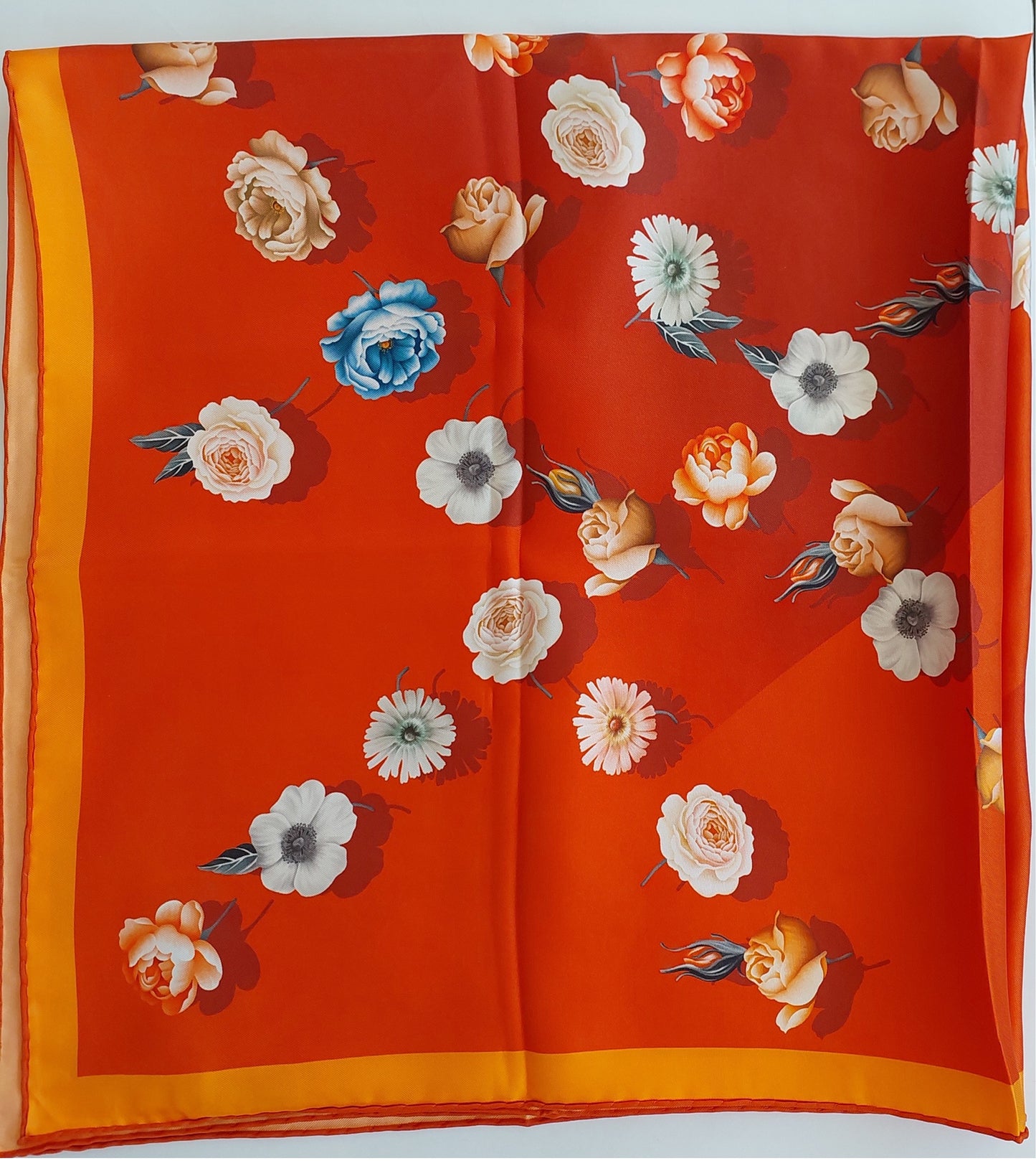 Geliebter Damenschal aus Seide Vintage "Palms Square" in Creme und Rot Burgunderfarben