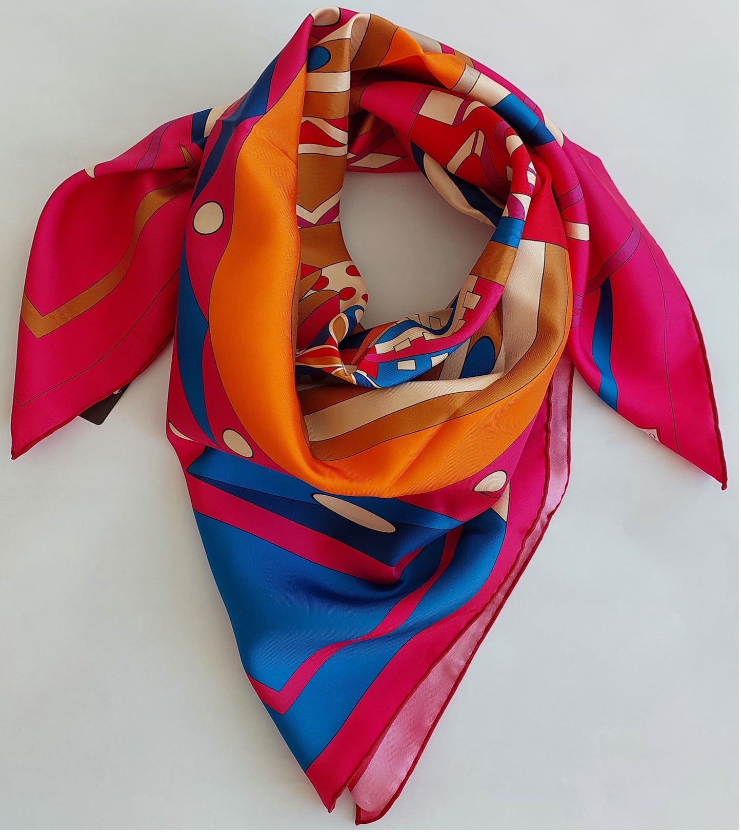 Geliebter Damenschal aus Seide Vintage "Palms Square" in Creme und Rot Burgunderfarben