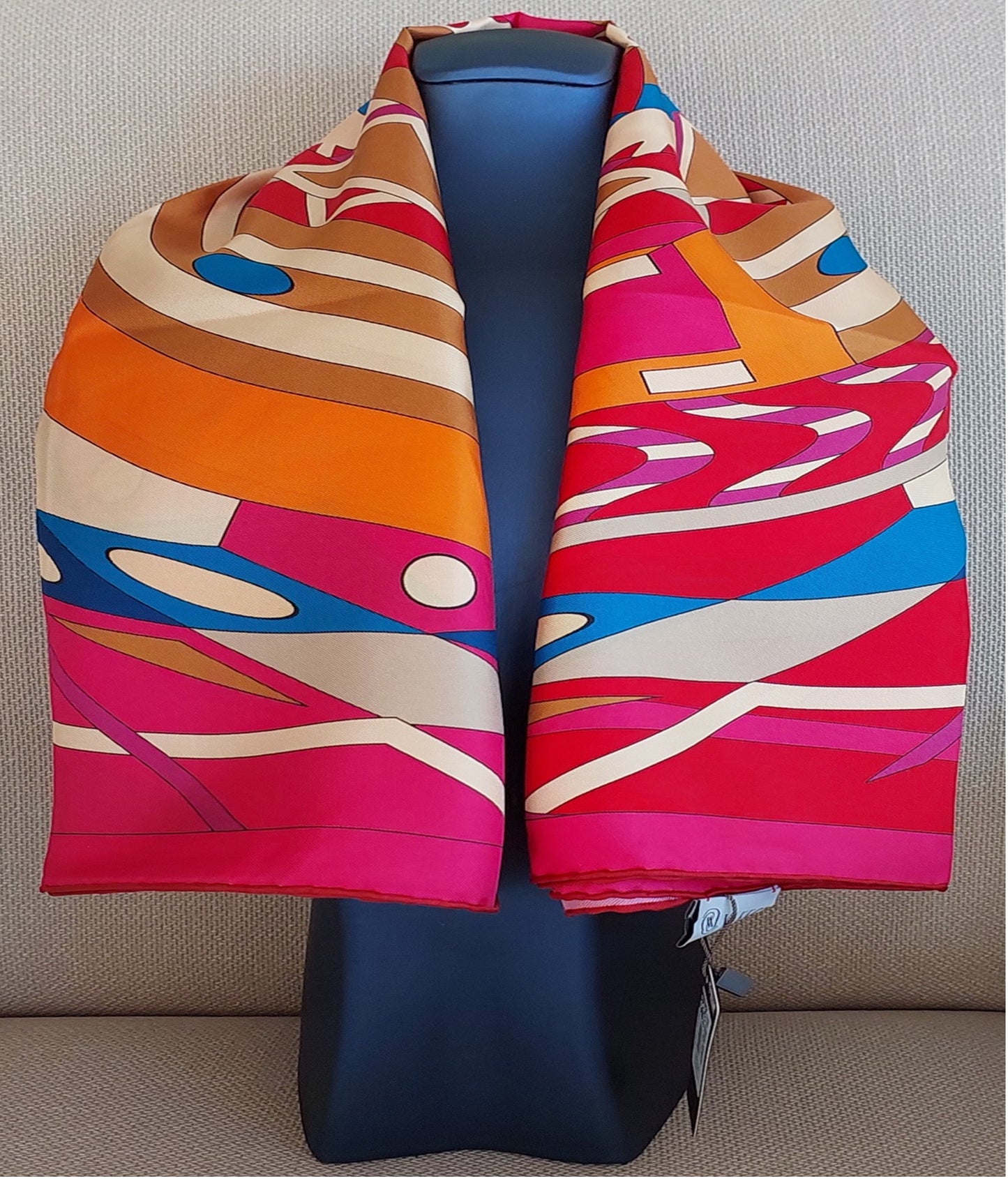 Geliebter Damenschal aus Seide Vintage "Palms Square" in Creme und Rot Burgunderfarben