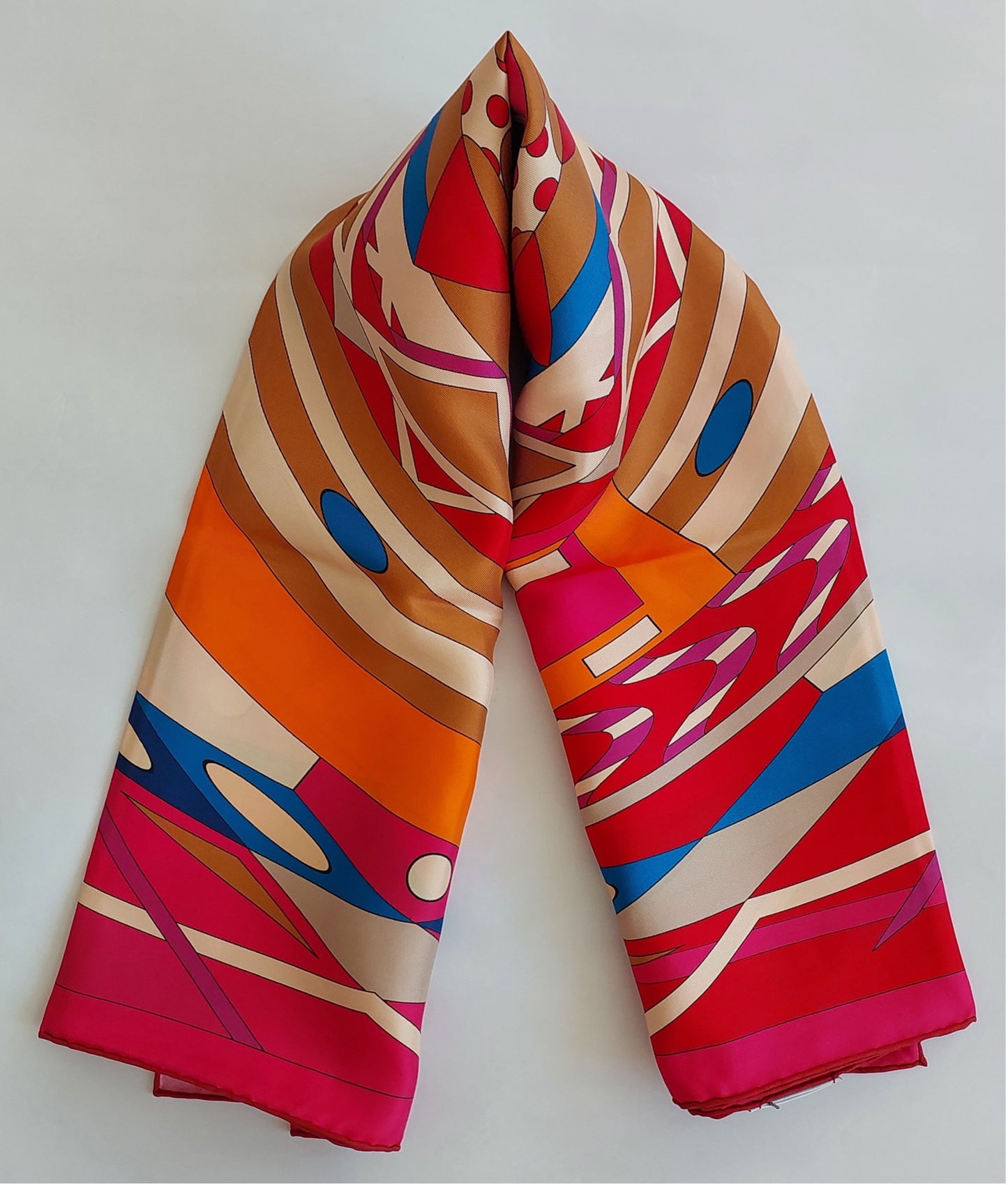 Geliebter Damenschal aus Seide Vintage "Palms Square" in Creme und Rot Burgunderfarben