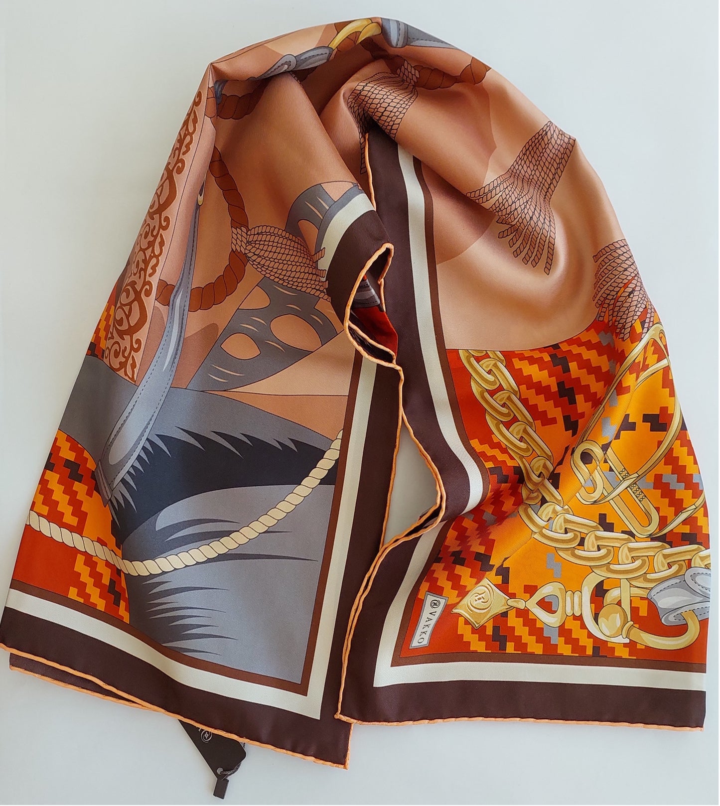 Geliebter Damenschal aus Seide Vintage "Palms Square" in Creme und Rot Burgunderfarben