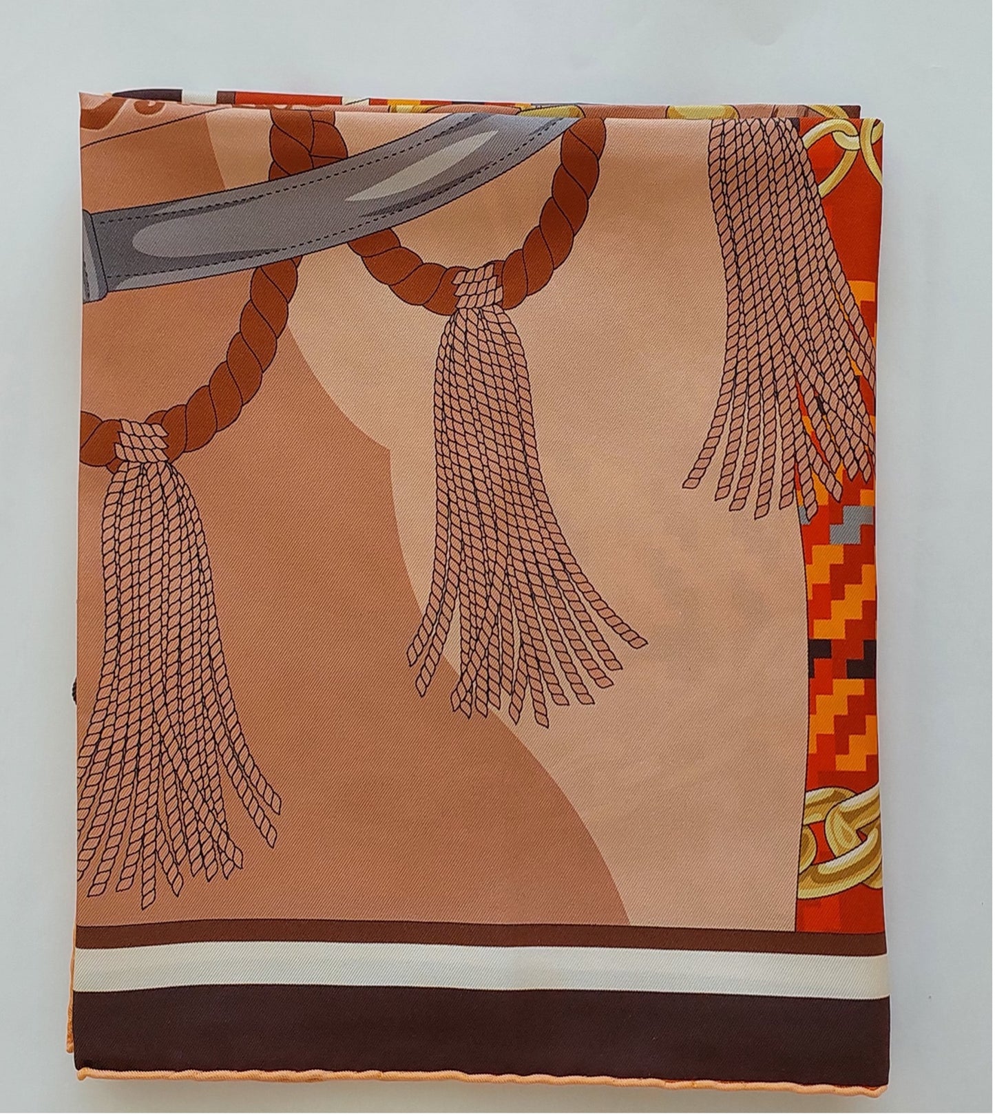 Geliebter Damenschal aus Seide Vintage "Palms Square" in Creme und Rot Burgunderfarben