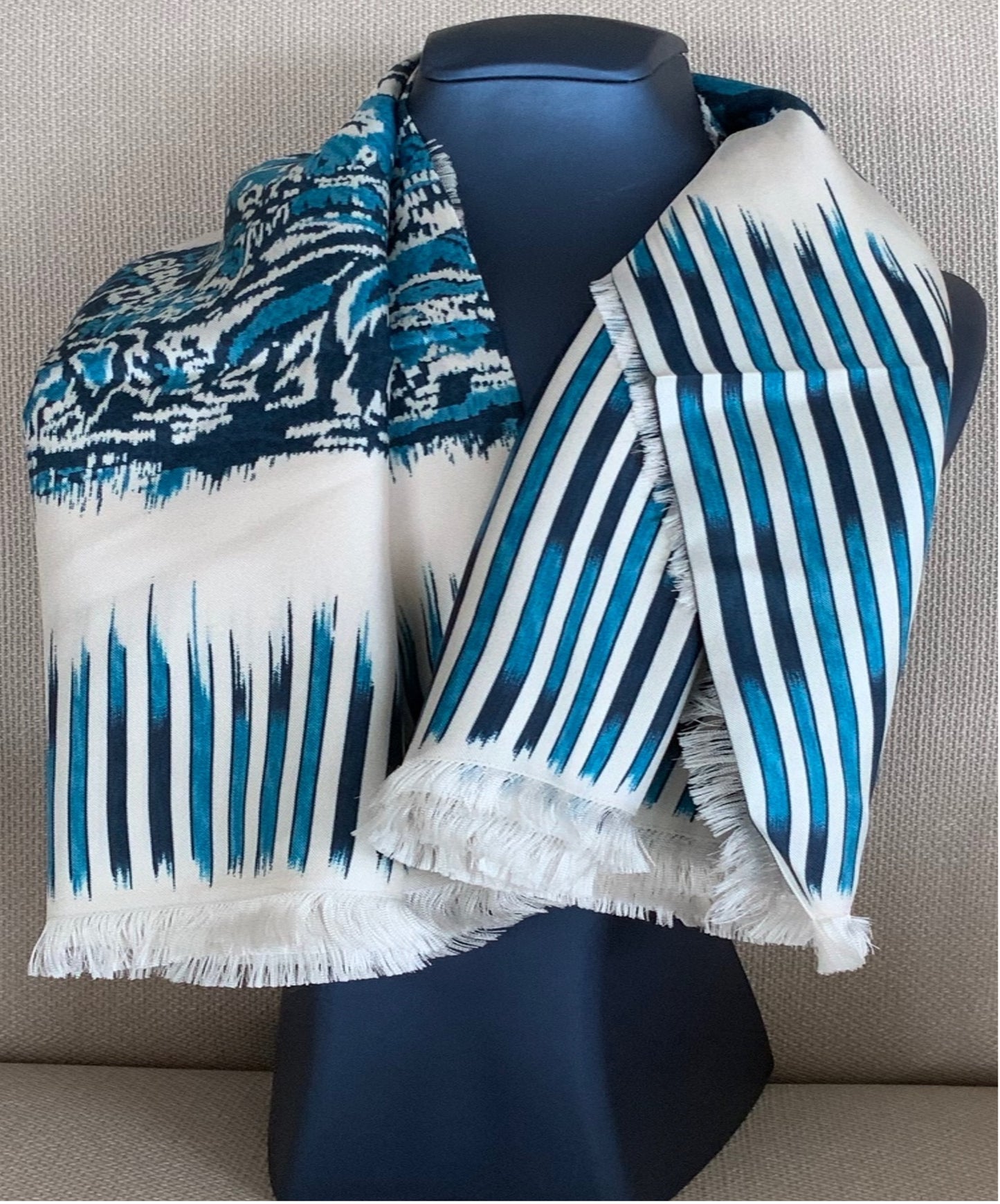 Pañuelo Mujer Pre-loved Seda Vintage Palmas Cuadrado en Colores Crema y Azul Marino