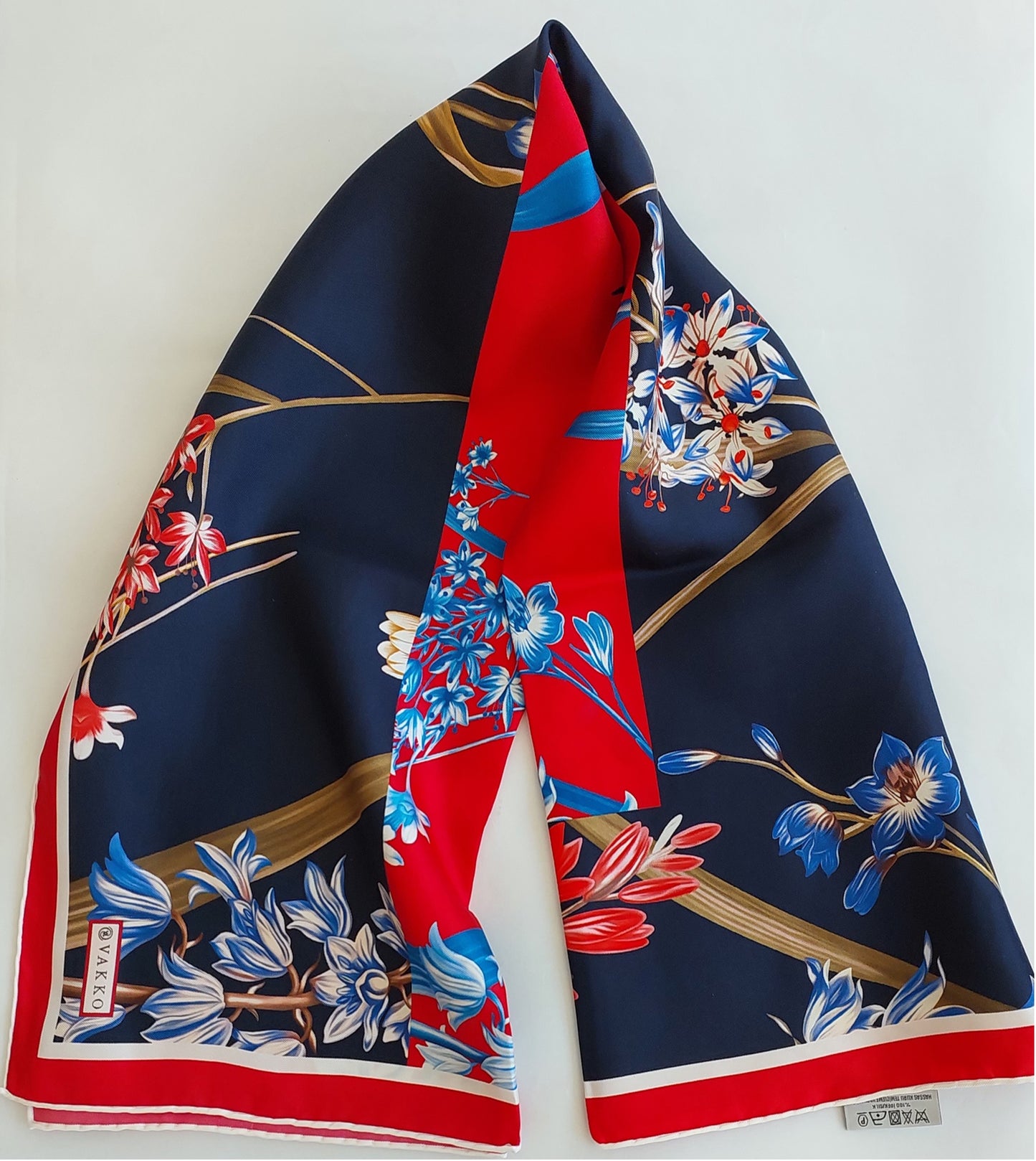 Geliebter Damenschal aus Seide Vintage "Palms Square" in Creme und Rot Burgunderfarben