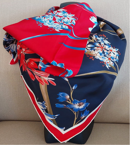 Geliebter Damenschal aus Seide Vintage "Palms Square" in Creme und Rot Burgunderfarben